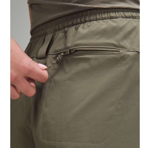 Lululemon Lightweight High-Rise Hiking Short 4" - Picture 6 of 16